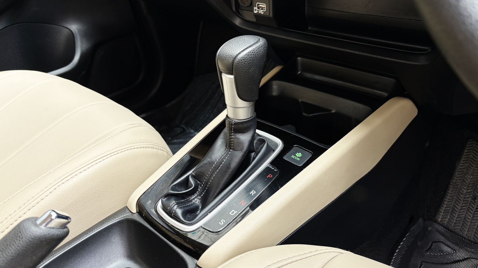 HONDA CITY 5TH GEN - V CVT - 2022