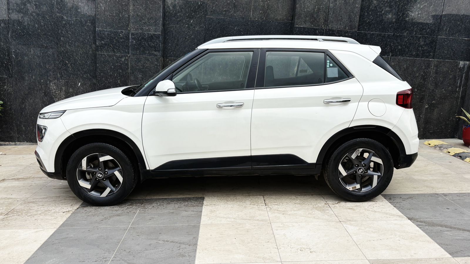 HYUNDAI VENUE - SX Opt  DCT AUTOMATIC + SUNROOF - 2021