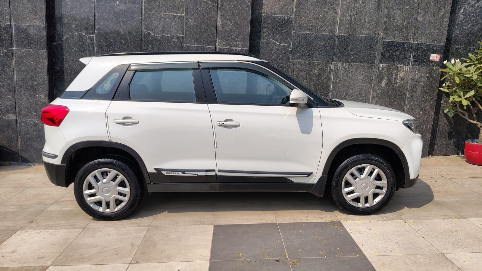 MARUTI BREZZA - VXI - 2021