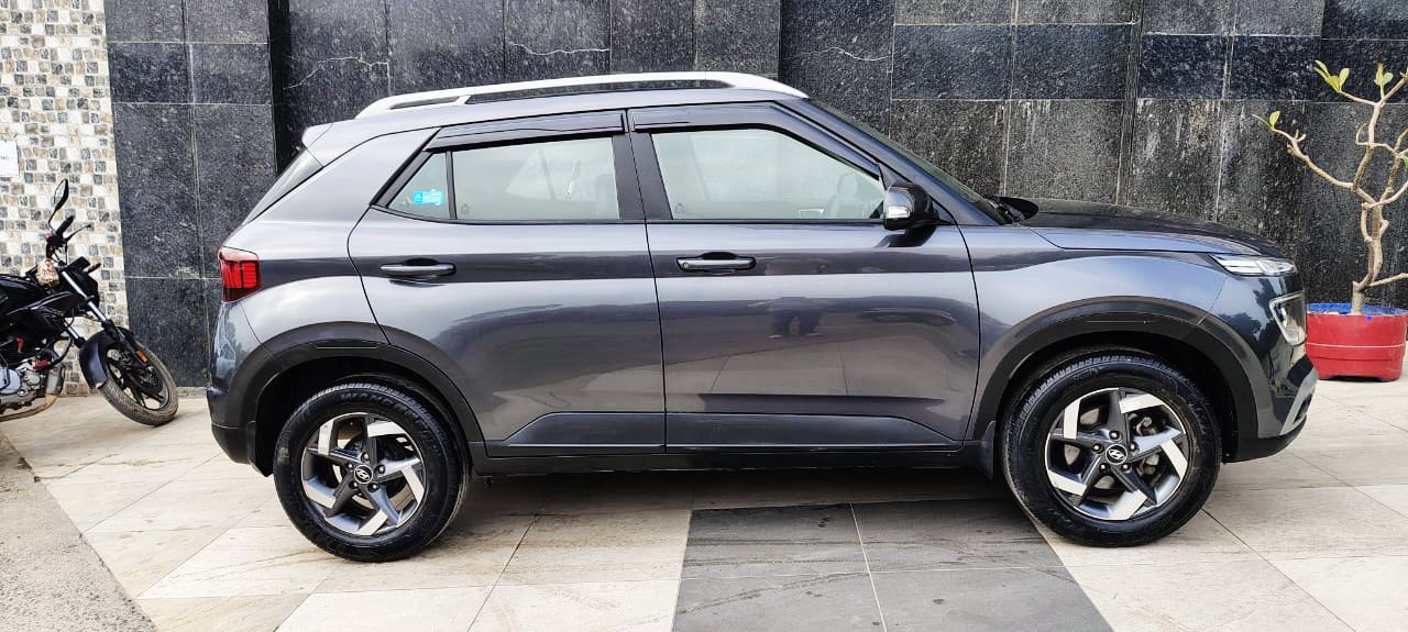 HYUNDAI VENUE - SX TURBO - SUNROOF - 2021