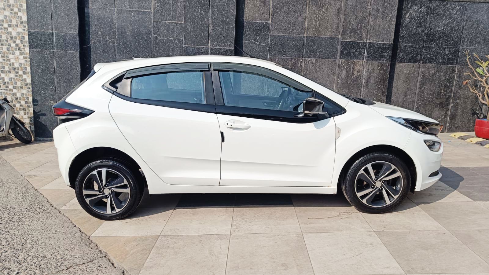 TATA ALTROZ - XZ - 2023