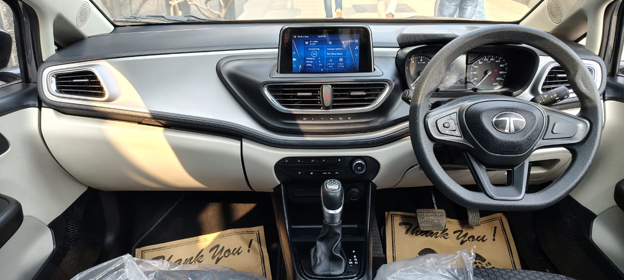 TATA ALTROZ – XMA Plus S DCA - SUNROOF - AUTOMATIC - 2024