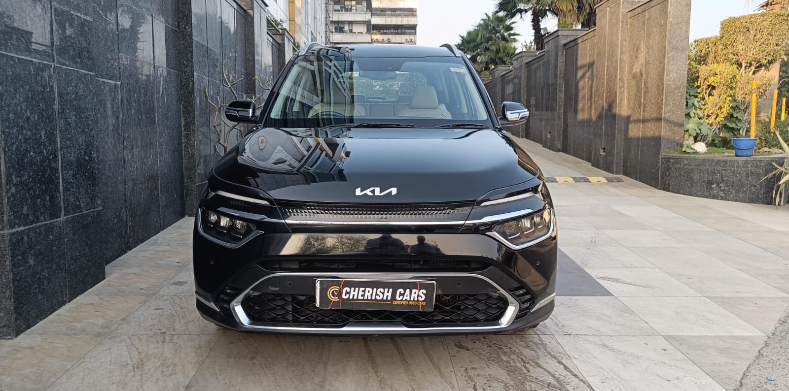 KIA CARENS - LUXURY PLUS 6AT - SUNROOF - AUTOMATIC - 2022