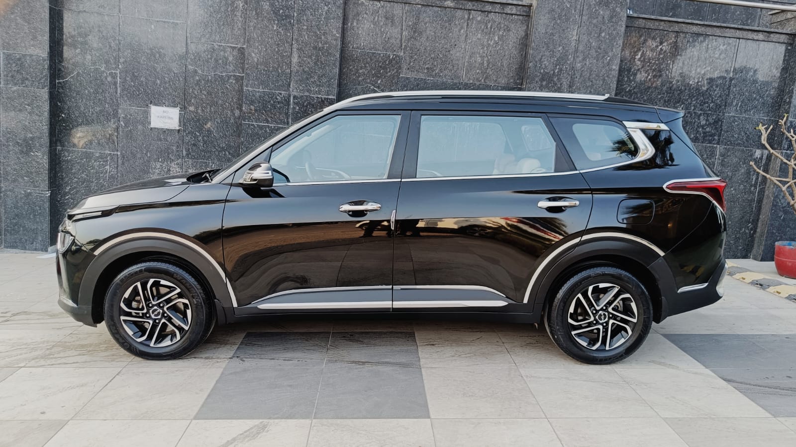 KIA CARENS - LUXURY PLUS 6AT - SUNROOF - AUTOMATIC - 2022