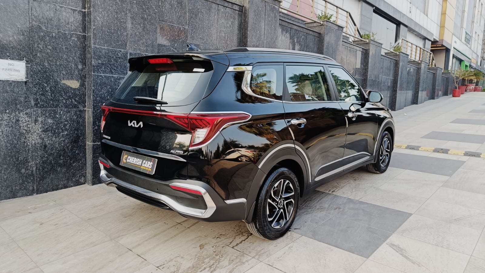 KIA CARENS - LUXURY PLUS 6AT - SUNROOF - AUTOMATIC - 2022