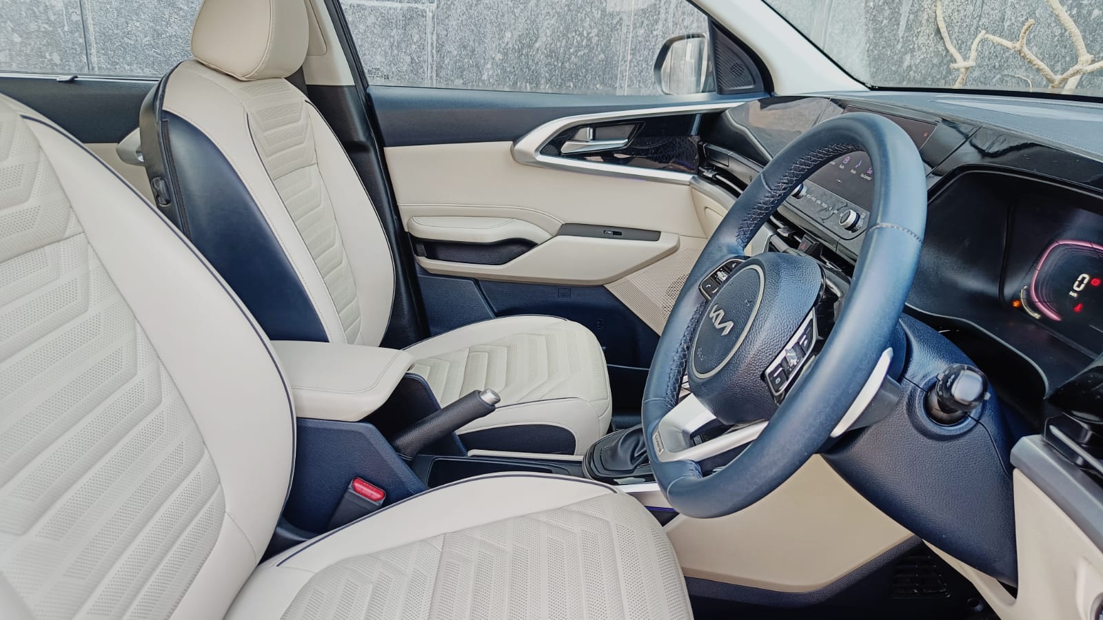 KIA CARENS - LUXURY PLUS 6AT - SUNROOF - AUTOMATIC - 2022