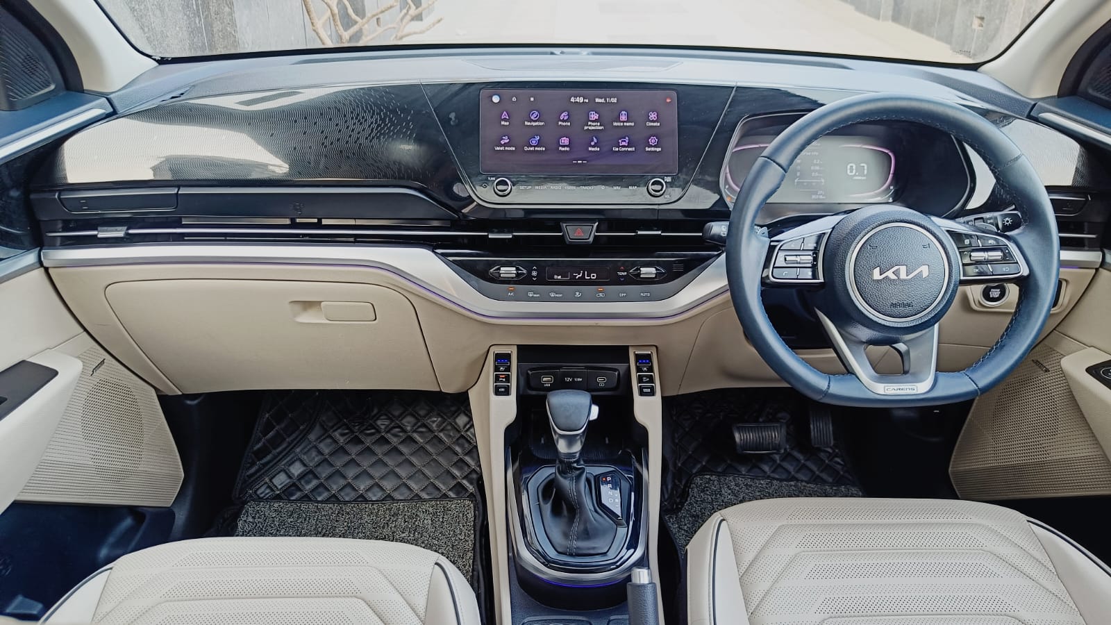 KIA CARENS - LUXURY PLUS 6AT - SUNROOF - AUTOMATIC - 2022