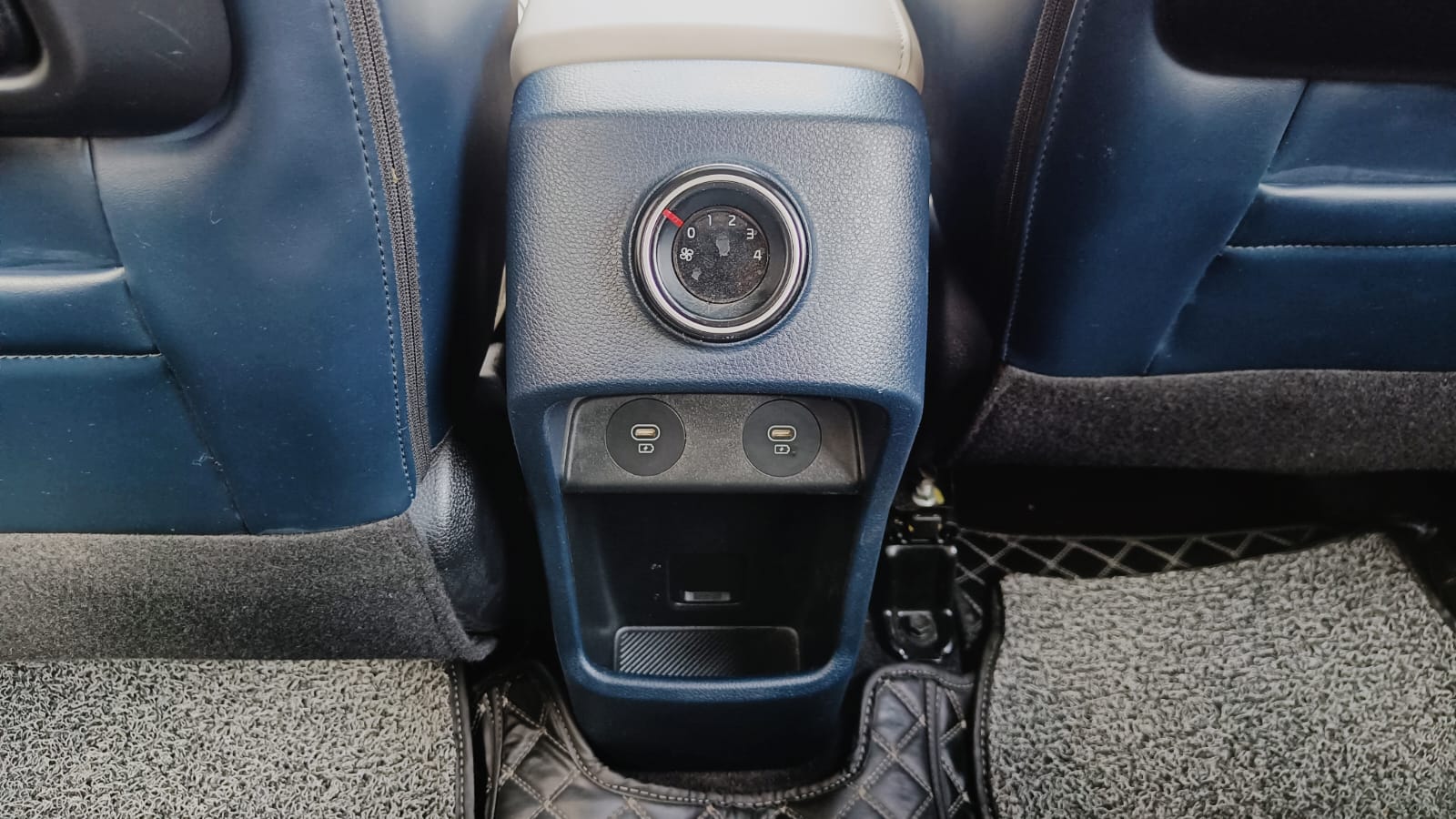 KIA CARENS - LUXURY PLUS 6AT - SUNROOF - AUTOMATIC - 2022