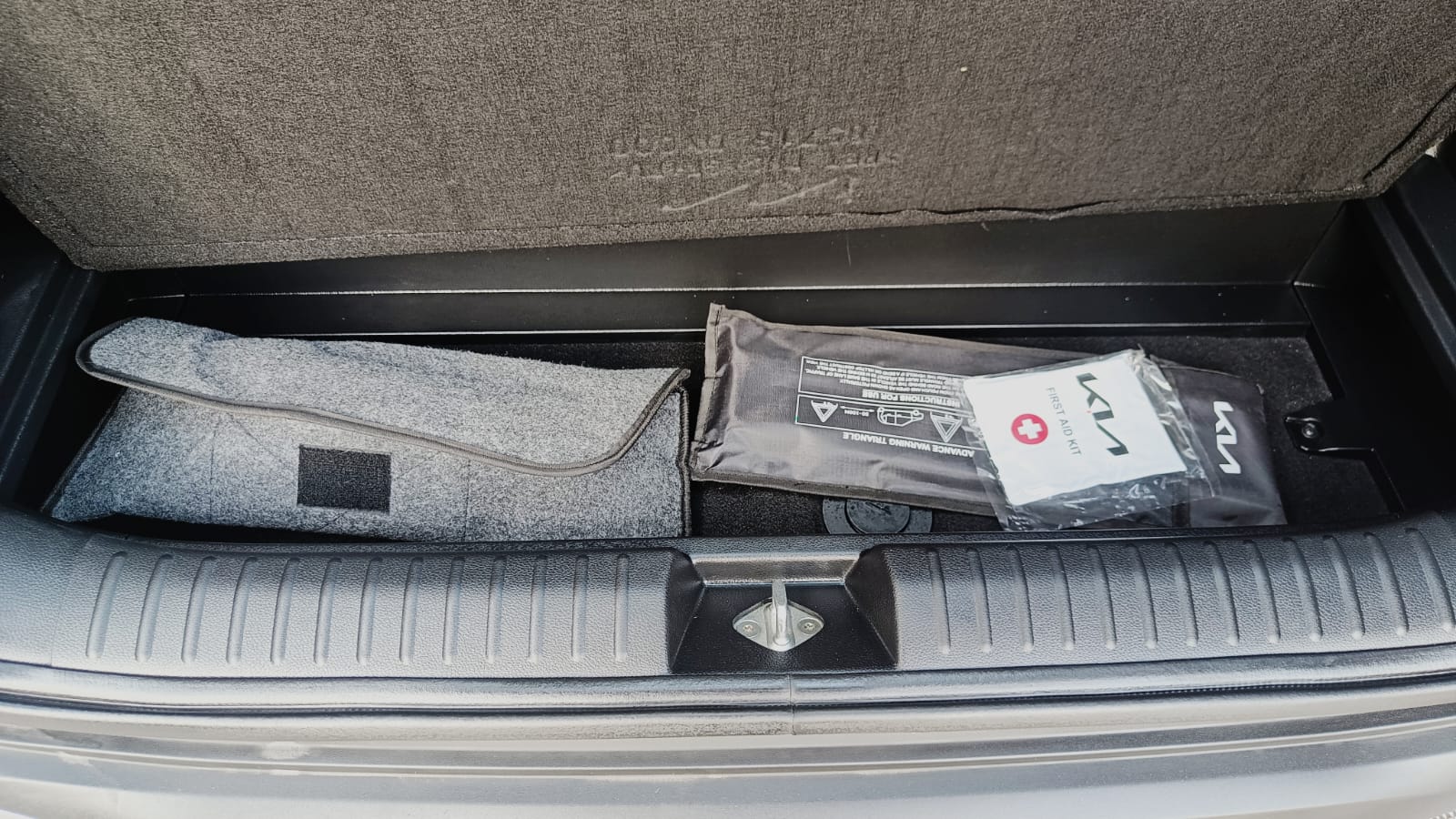 KIA CARENS - LUXURY PLUS 6AT - SUNROOF - AUTOMATIC - 2022