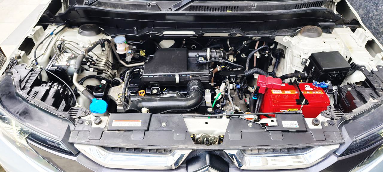 MARUTI BREZZA - ZXI AT SMART HYBRID - SUNROOF - AUTOMATIC - 2024