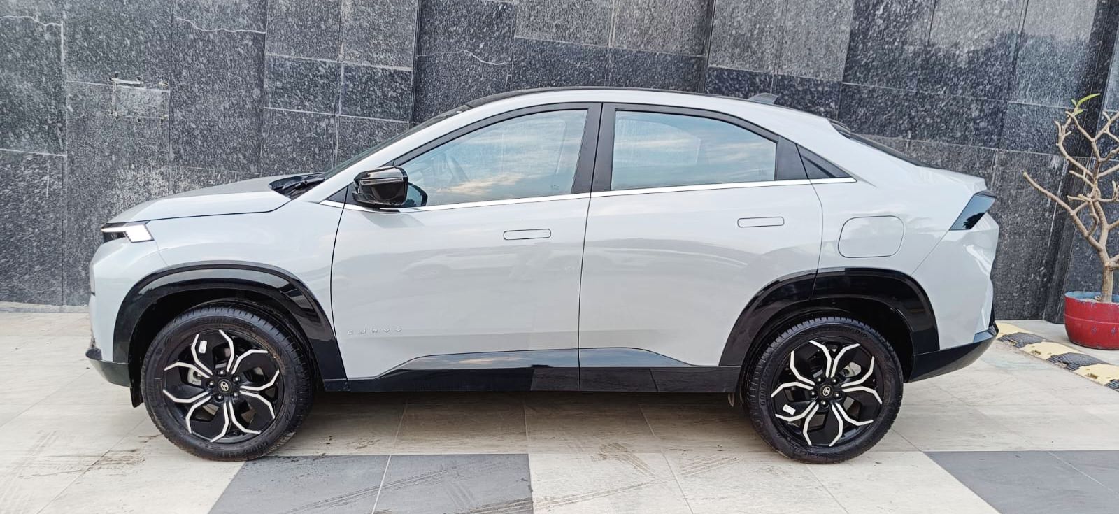 TATA CURVV - ACCOMPLISHED PLUS A TGDI - PANAROMIC SUNROOF - UNREGISTERED