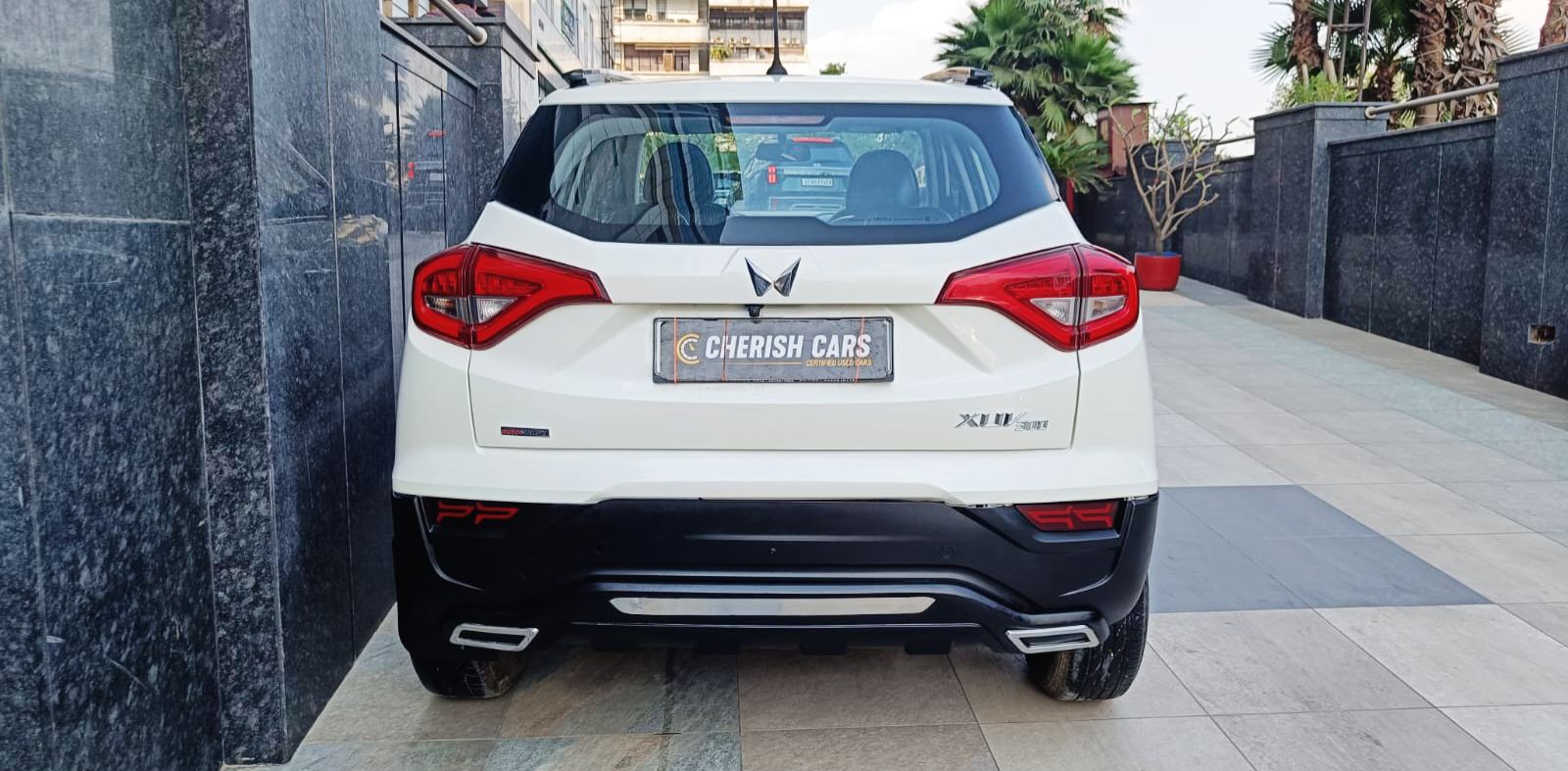 MAHINDRA XUV 300- W6 PM AS - SUNROOF AUTOMATIC - 2023