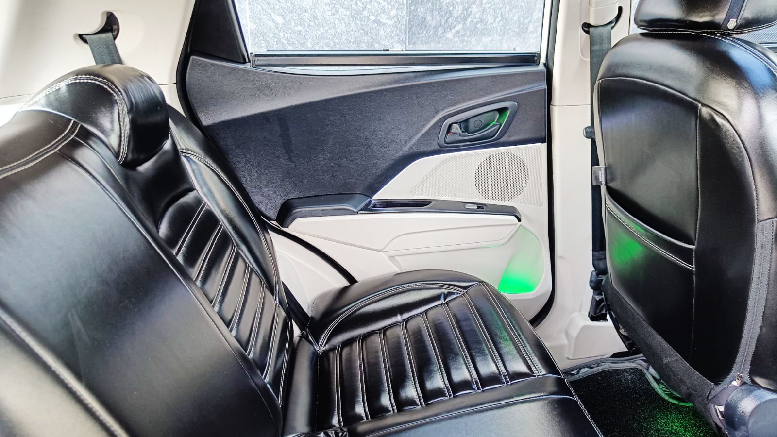 MAHINDRA XUV 300- W6 PM AS - SUNROOF AUTOMATIC - 2023