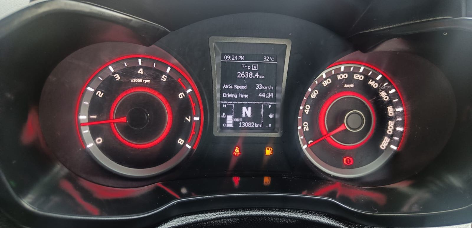 MAHINDRA XUV 300- W6 PM AS - SUNROOF AUTOMATIC - 2023