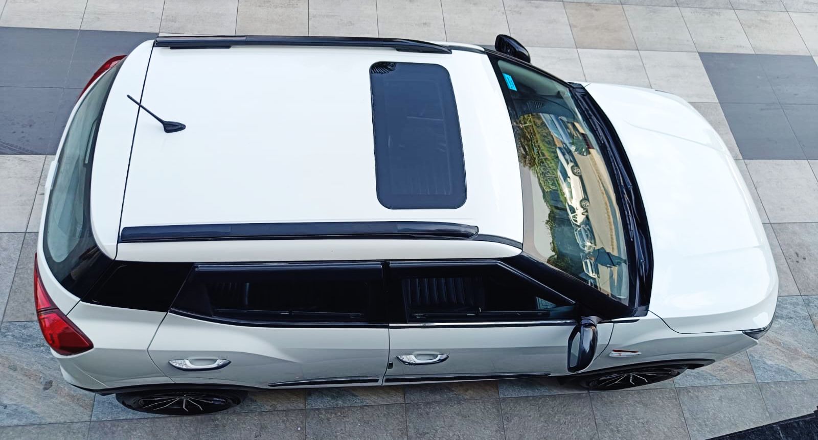 MAHINDRA XUV 300- W6 PM AS - SUNROOF AUTOMATIC - 2023