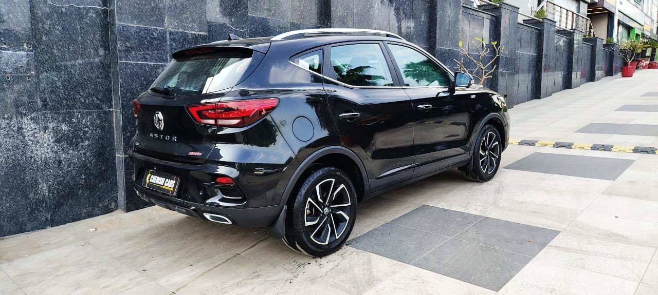 MG  ASTOR- SAVVY 1.3 TURBO AT RED - AUTOMATIC - PANAROMIC SUNROOF - 2023