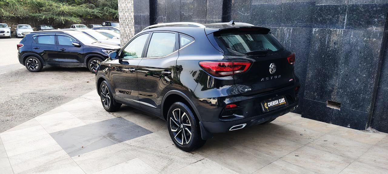 MG  ASTOR- SAVVY 1.3 TURBO AT RED - AUTOMATIC - PANAROMIC SUNROOF - 2023