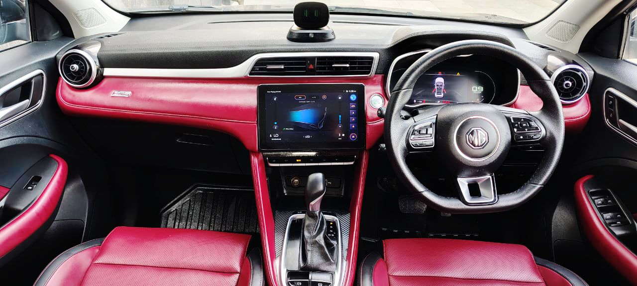 MG  ASTOR- SAVVY 1.3 TURBO AT RED - AUTOMATIC - PANAROMIC SUNROOF - 2023