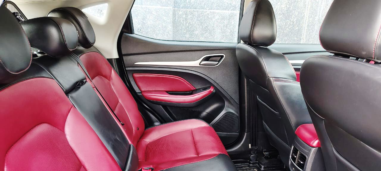 MG  ASTOR- SAVVY 1.3 TURBO AT RED - AUTOMATIC - PANAROMIC SUNROOF - 2023