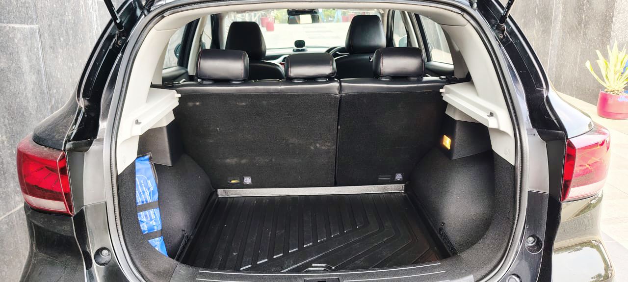 MG  ASTOR- SAVVY 1.3 TURBO AT RED - AUTOMATIC - PANAROMIC SUNROOF - 2023