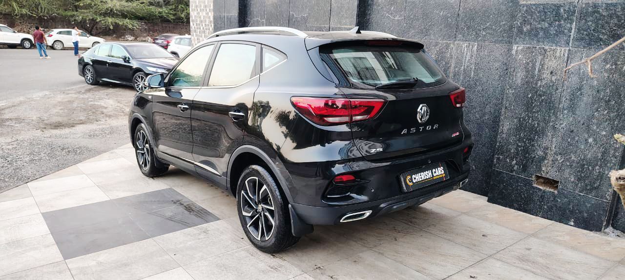MG  ASTOR- SAVVY 1.3 TURBO AT RED - AUTOMATIC - PANAROMIC SUNROOF - 2023