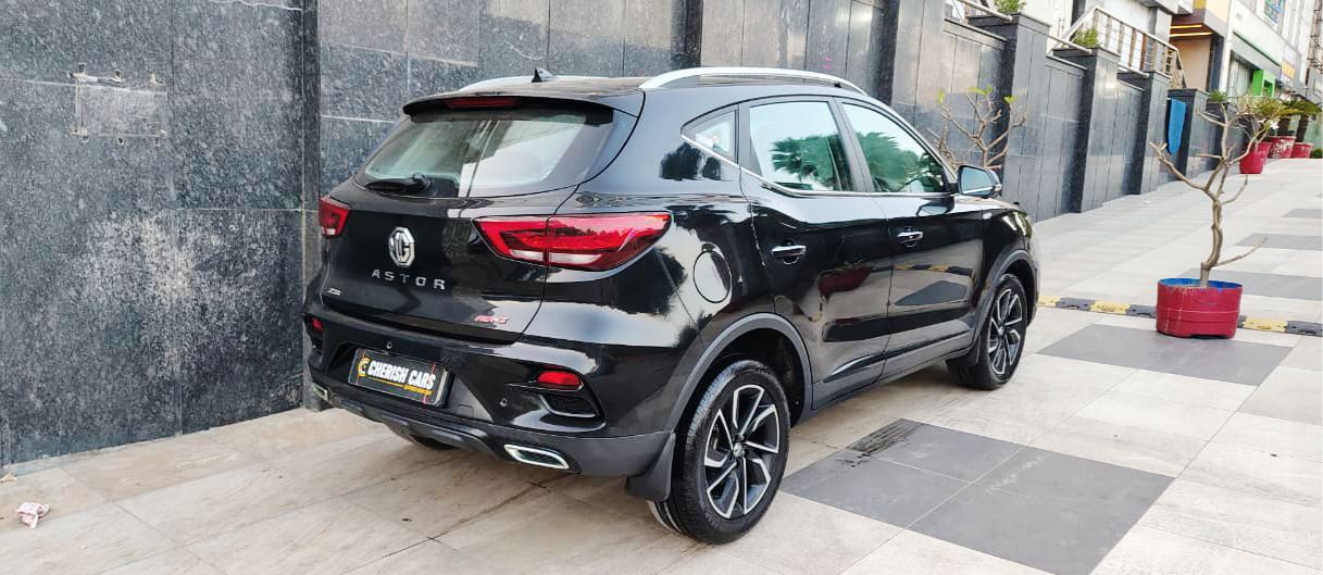 MG  ASTOR- SAVVY 1.3 TURBO AT RED - AUTOMATIC - PANAROMIC SUNROOF - 2023