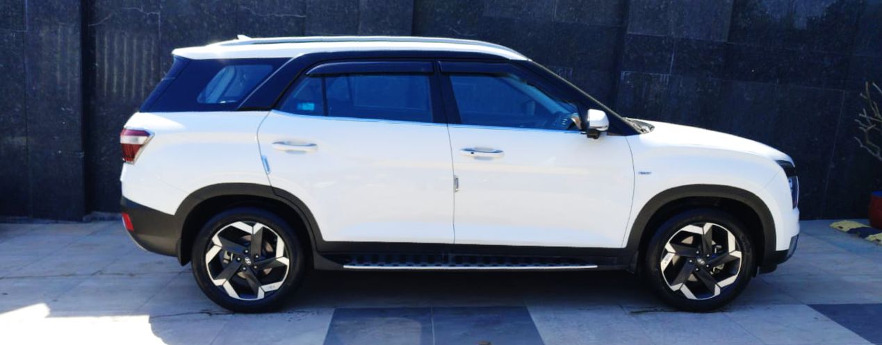 HYUNDAI ALCAZAR - SIGNATURE (O) DCT - PANAROMIC SUNROOF AUTOMATIC - 2024