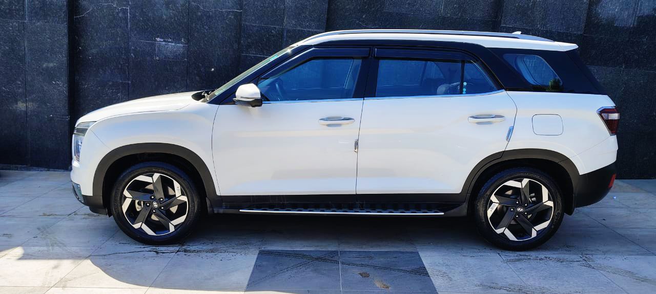 HYUNDAI ALCAZAR - SIGNATURE (O) DCT - PANAROMIC SUNROOF AUTOMATIC - 2024