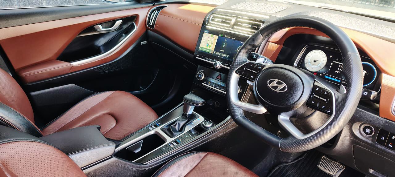 HYUNDAI ALCAZAR - SIGNATURE (O) DCT - PANAROMIC SUNROOF AUTOMATIC - 2024