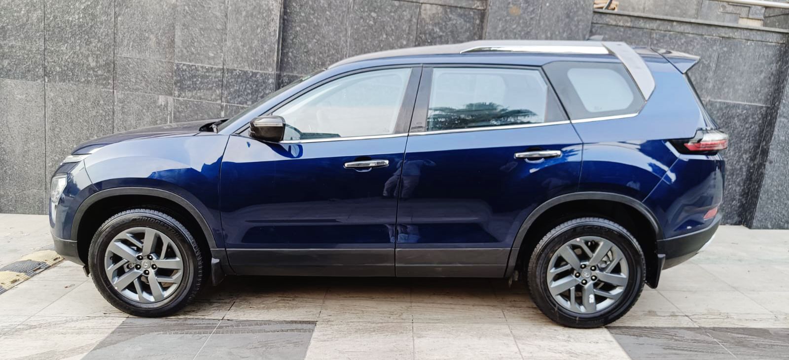 NEW TATA SAFARI - XT PLUS - PANAROMIC SUNROOF - 2023