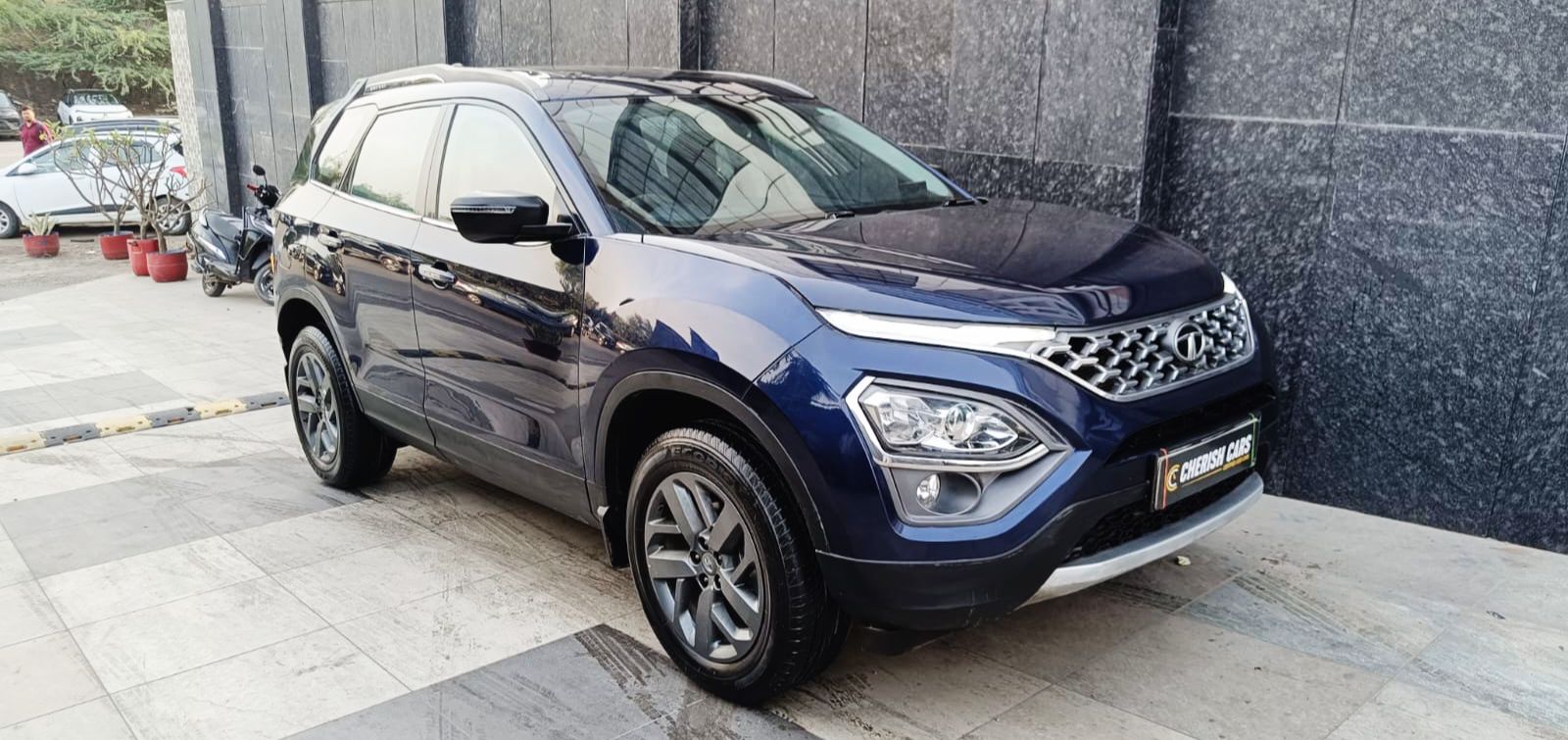 NEW TATA SAFARI - XT PLUS - PANAROMIC SUNROOF - 2023