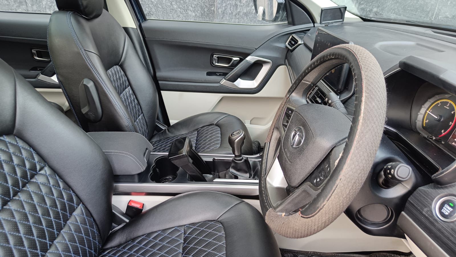 NEW TATA SAFARI - XT PLUS - PANAROMIC SUNROOF - 2023