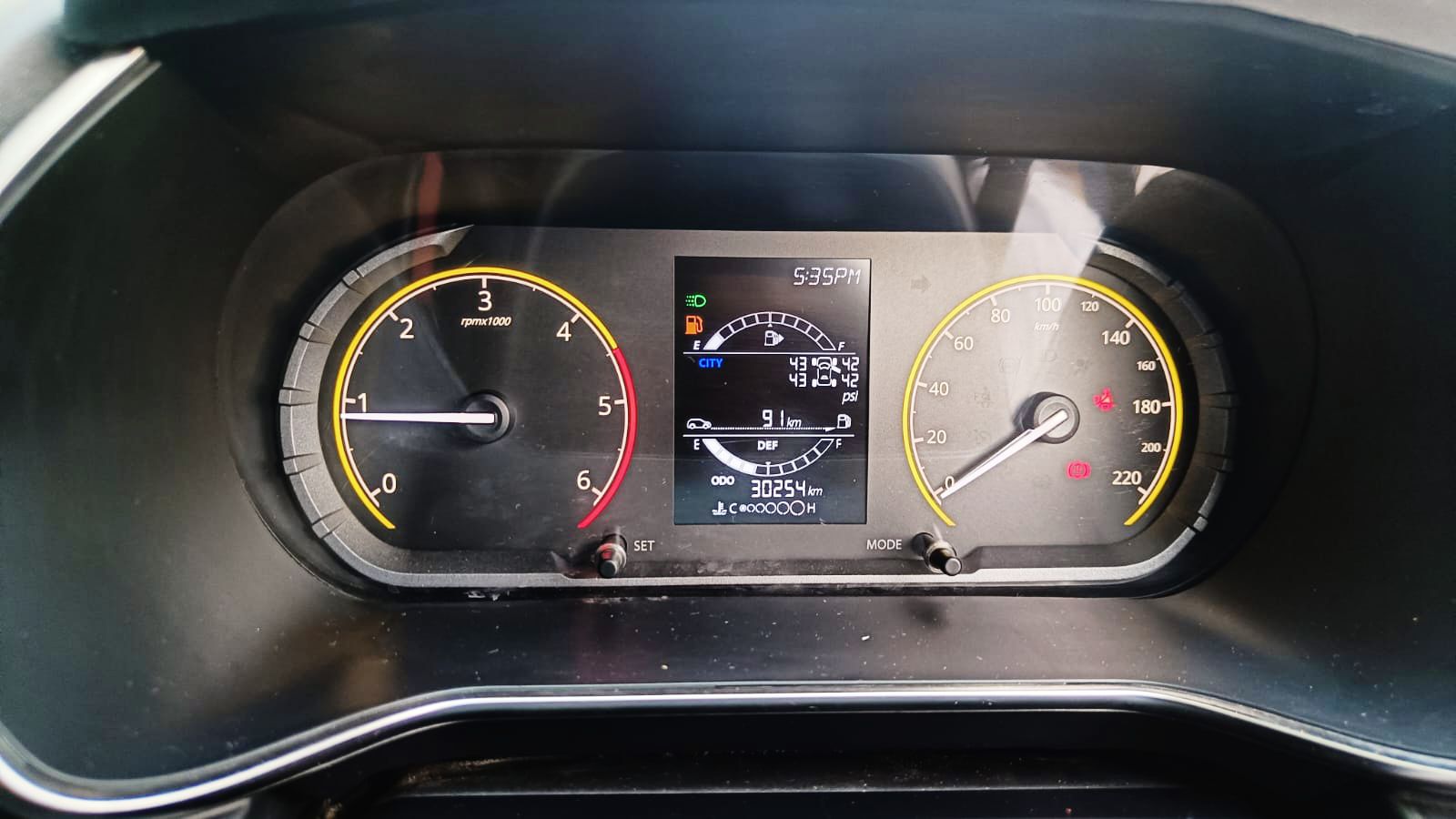 NEW TATA SAFARI - XT PLUS - PANAROMIC SUNROOF - 2023