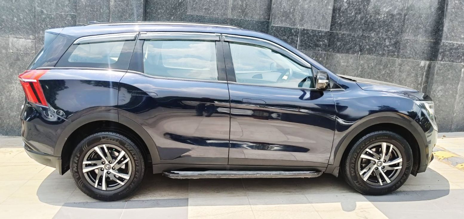 MAHINDRA XUV 700 - AX5 AT - PANAROMIC SUNROOF - AUTOMATIC - 2022