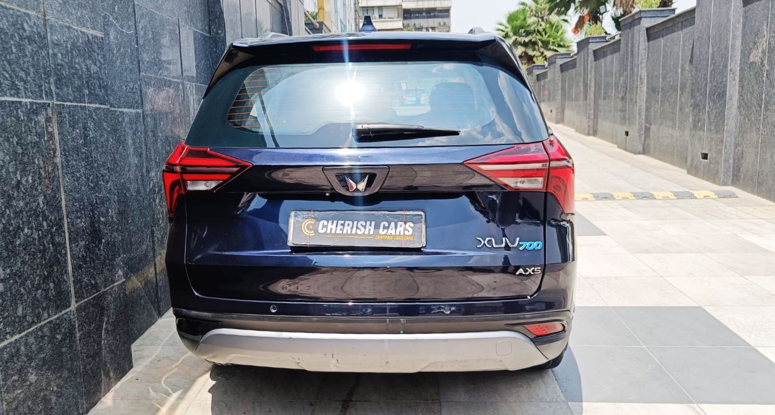 MAHINDRA XUV 700 - AX5 AT - PANAROMIC SUNROOF - AUTOMATIC - 2022