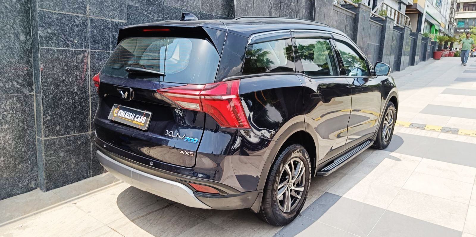 MAHINDRA XUV 700 - AX5 AT - PANAROMIC SUNROOF - AUTOMATIC - 2022