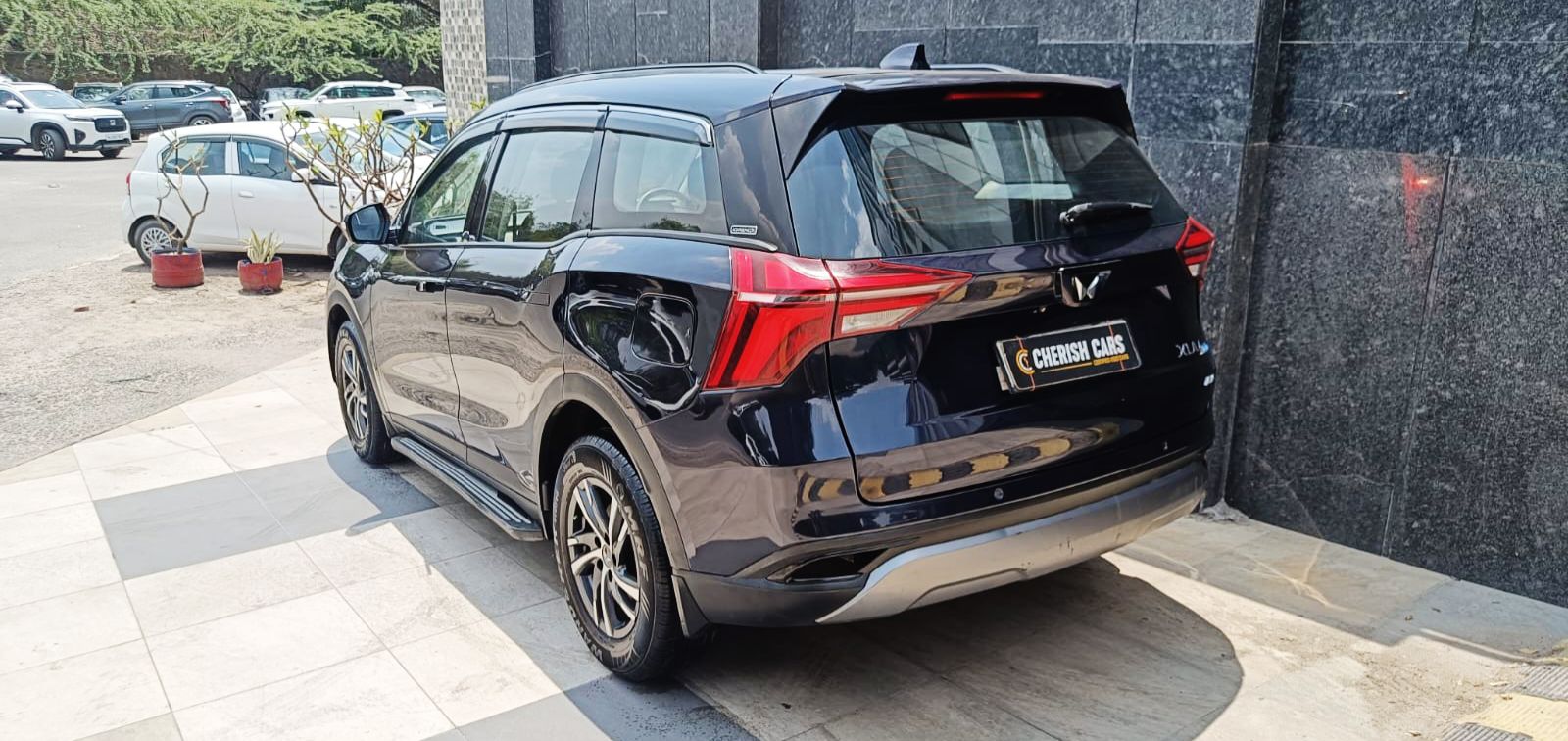 MAHINDRA XUV 700 - AX5 AT - PANAROMIC SUNROOF - AUTOMATIC - 2022