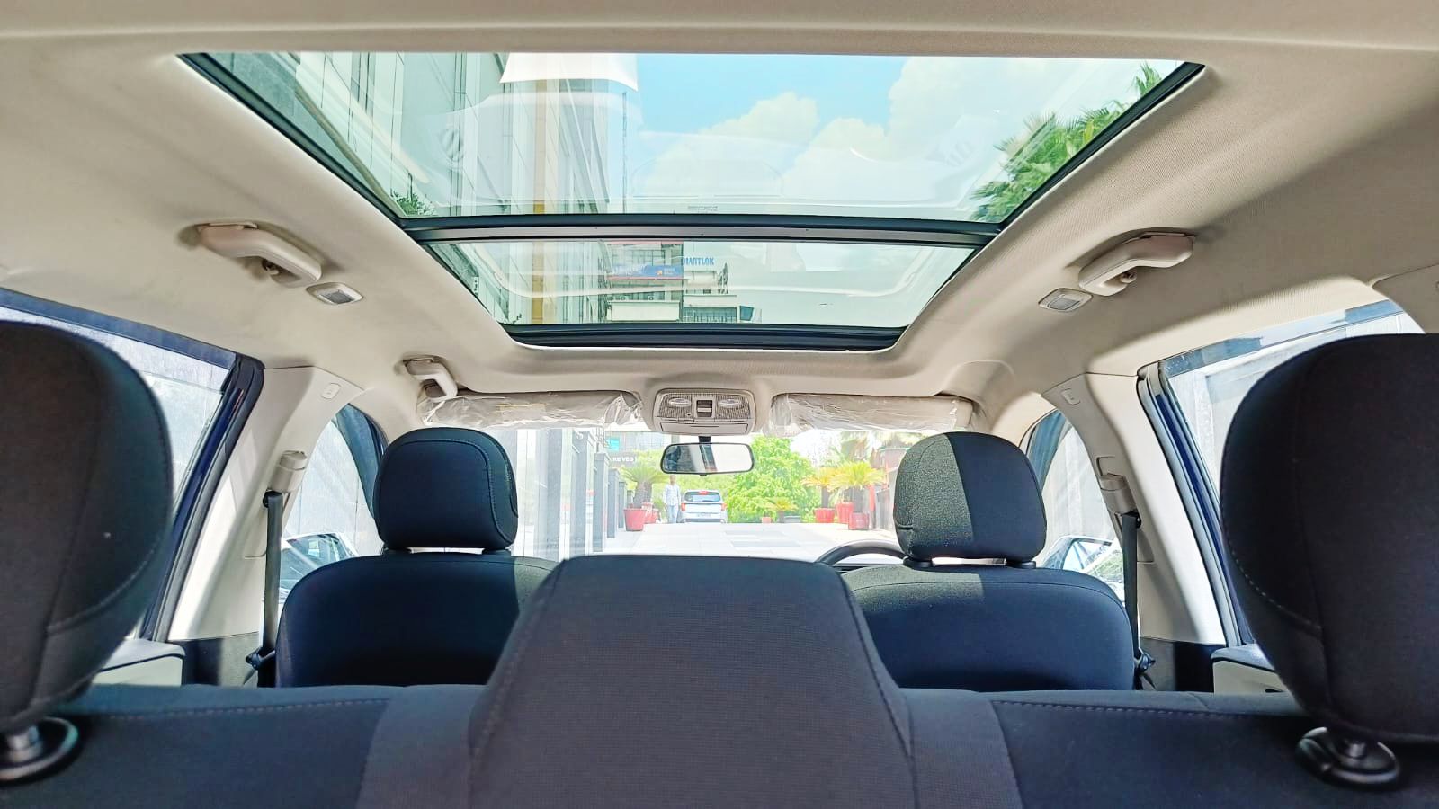 MAHINDRA XUV 700 - AX5 AT - PANAROMIC SUNROOF - AUTOMATIC - 2022