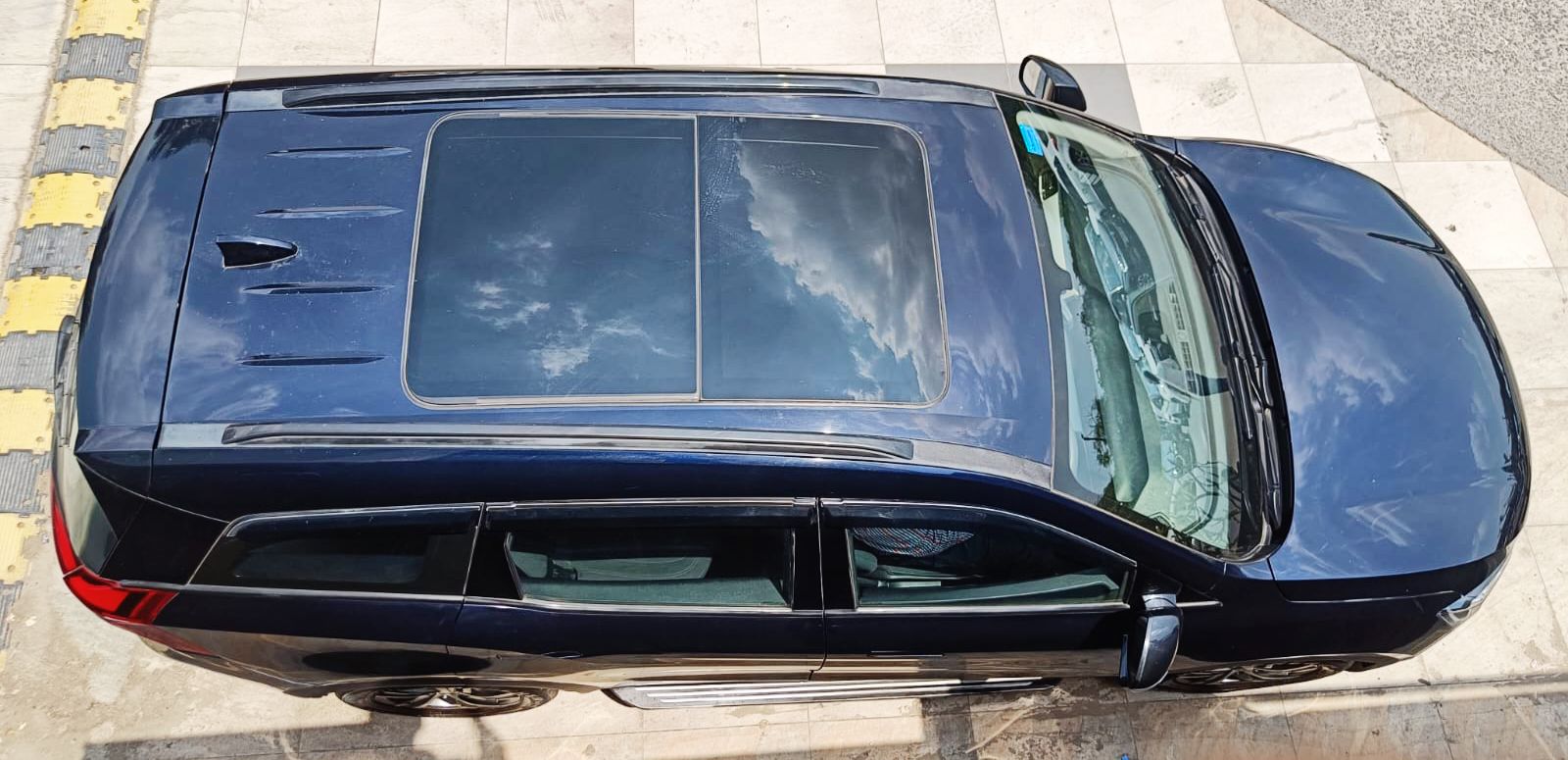 MAHINDRA XUV 700 - AX5 AT - PANAROMIC SUNROOF - AUTOMATIC - 2022