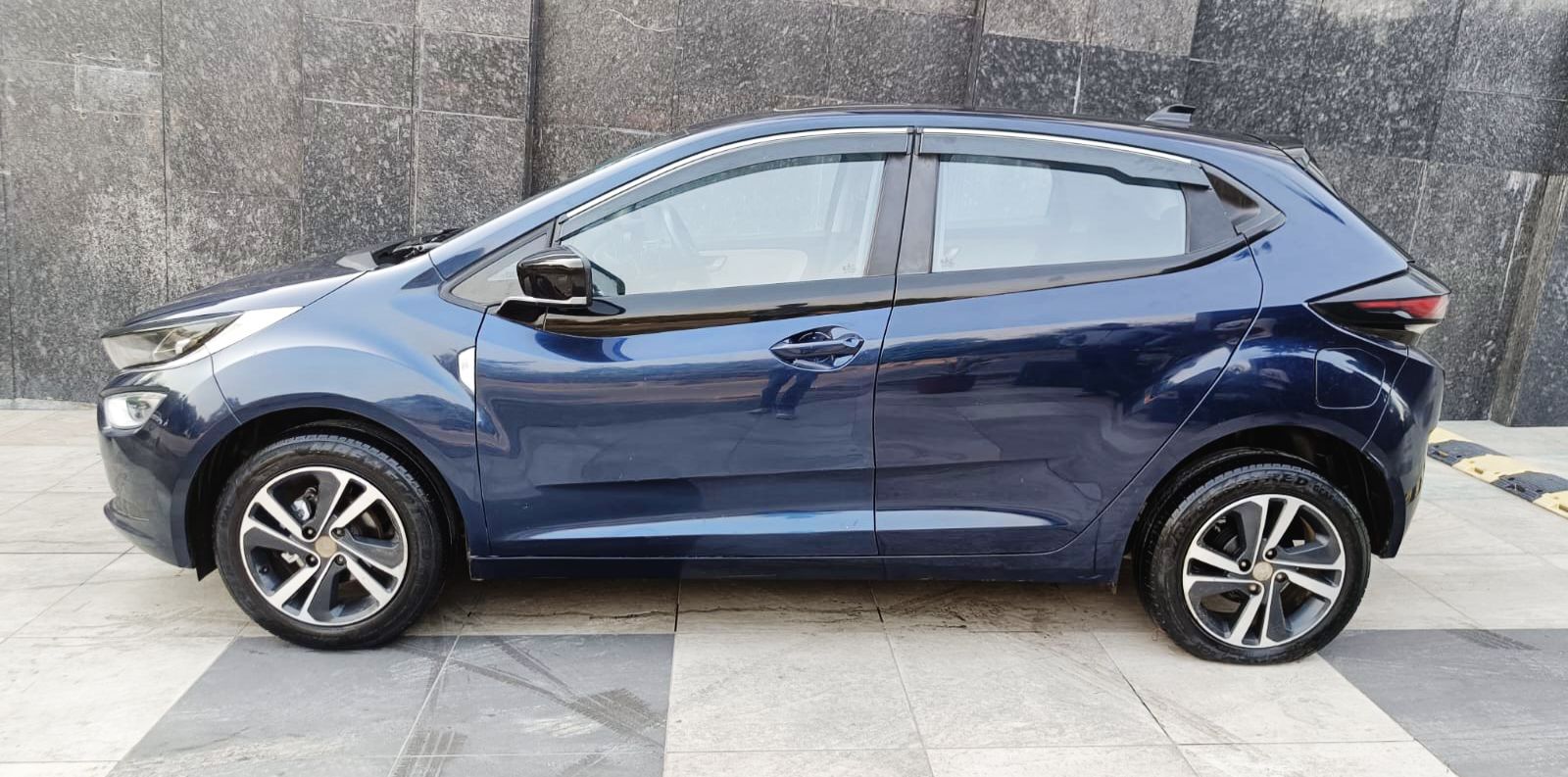 TATA ALTROZ - XZ PLUS OS iCNG - SUNROOF - 2023