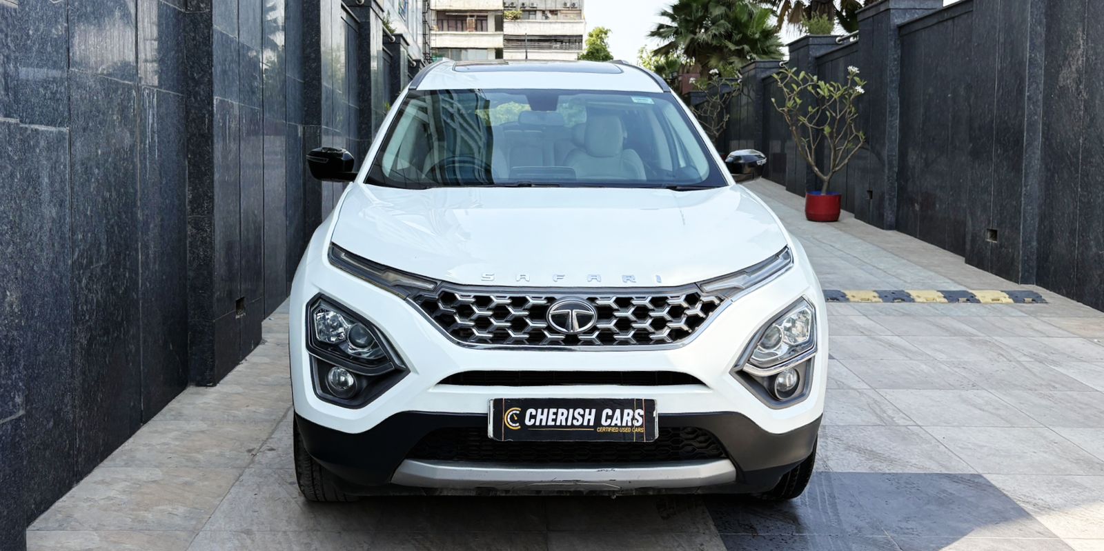 NEW TATA SAFARI - XT PLUS - PANAROMIC SUNROOF - 2021