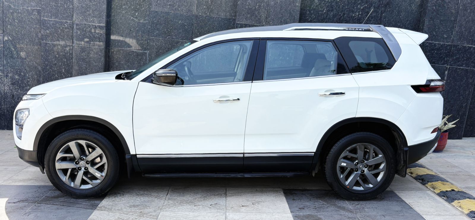 NEW TATA SAFARI - XT PLUS - PANAROMIC SUNROOF - 2021
