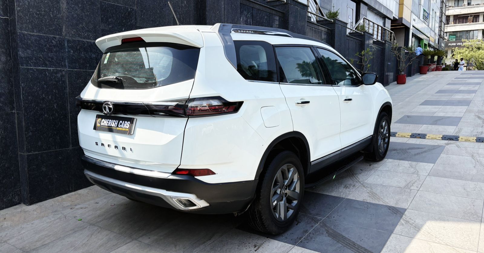 NEW TATA SAFARI - XT PLUS - PANAROMIC SUNROOF - 2021