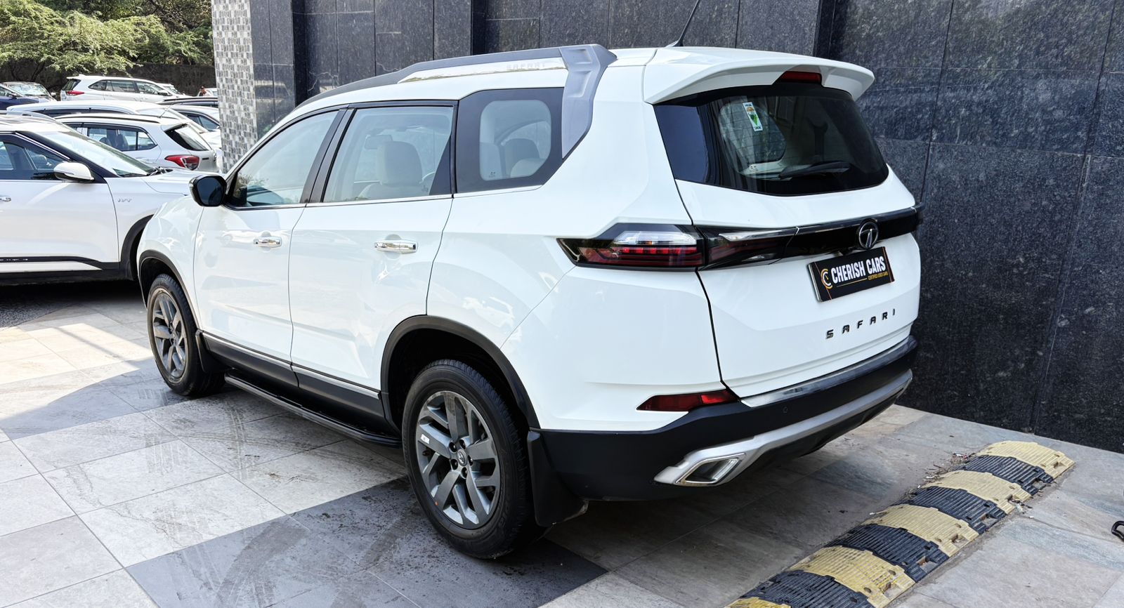 NEW TATA SAFARI - XT PLUS - PANAROMIC SUNROOF - 2021