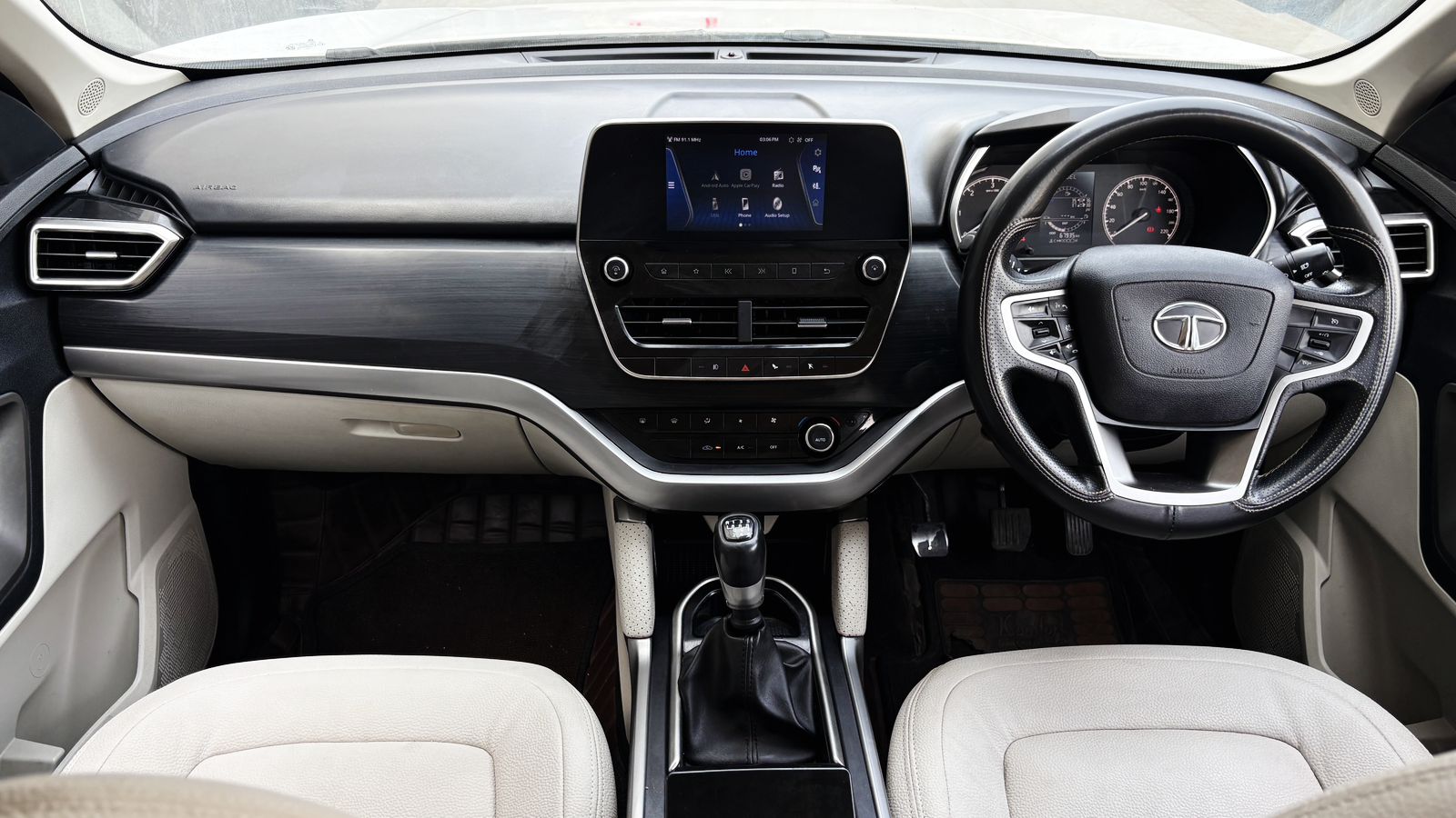NEW TATA SAFARI - XT PLUS - PANAROMIC SUNROOF - 2021