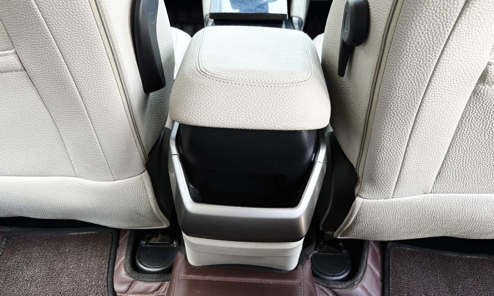 NEW TATA SAFARI - XT PLUS - PANAROMIC SUNROOF - 2021