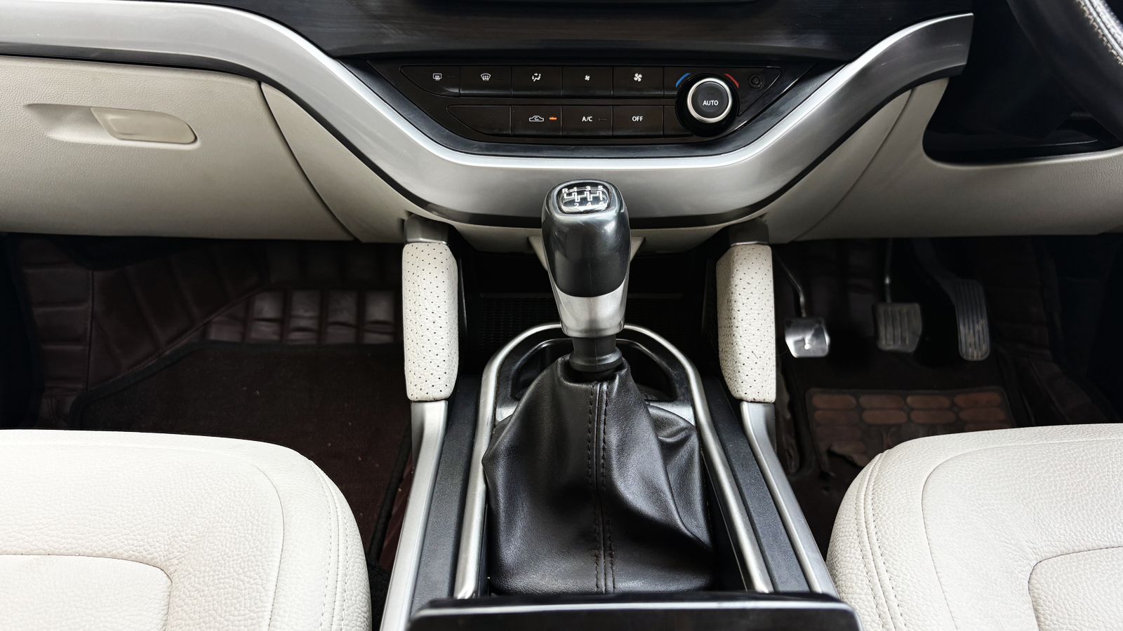 NEW TATA SAFARI - XT PLUS - PANAROMIC SUNROOF - 2021