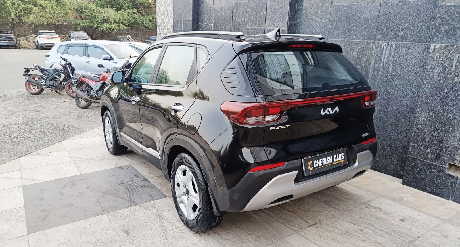 KIA SONET - HTK PLUS IMT - SUNROOF - 2023