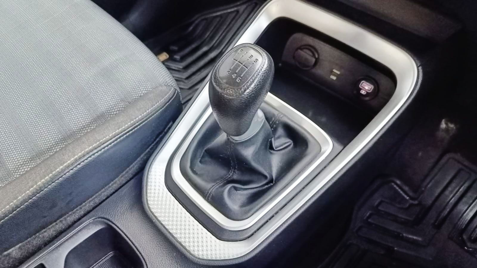 KIA SONET - HTK PLUS IMT - SUNROOF - 2023