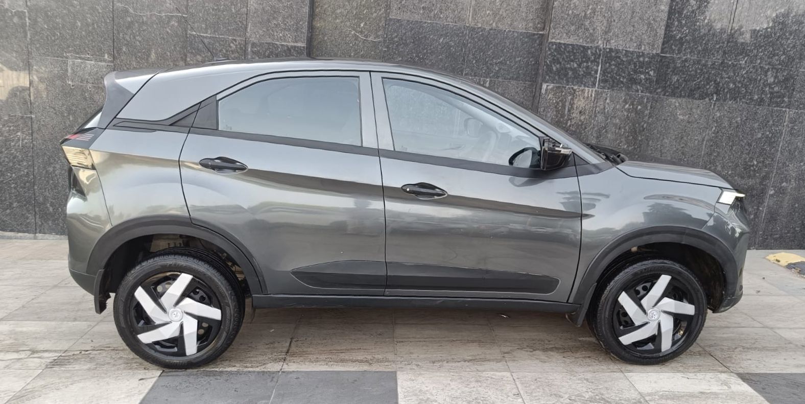 TATA NEXON - SMART PLUS - 2025